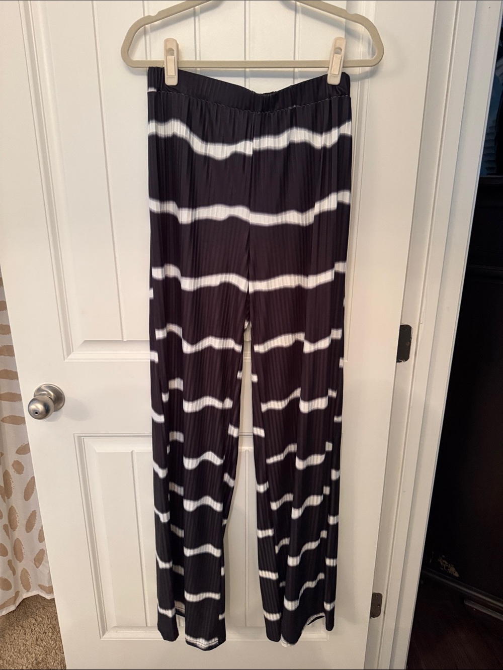 Black & White Tie-Dye Set - Short Sleeve Top & Pants - Picture 5 of 7